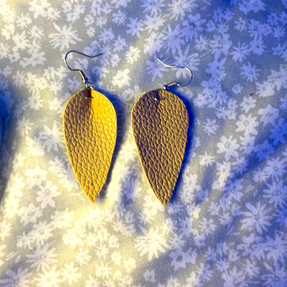 Leather leaf earrings